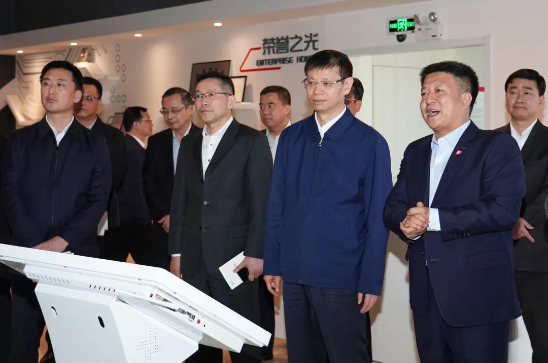 热烈欢迎江苏省委常委、苏州市委书记许昆林一行莅临凯时网址考察调研