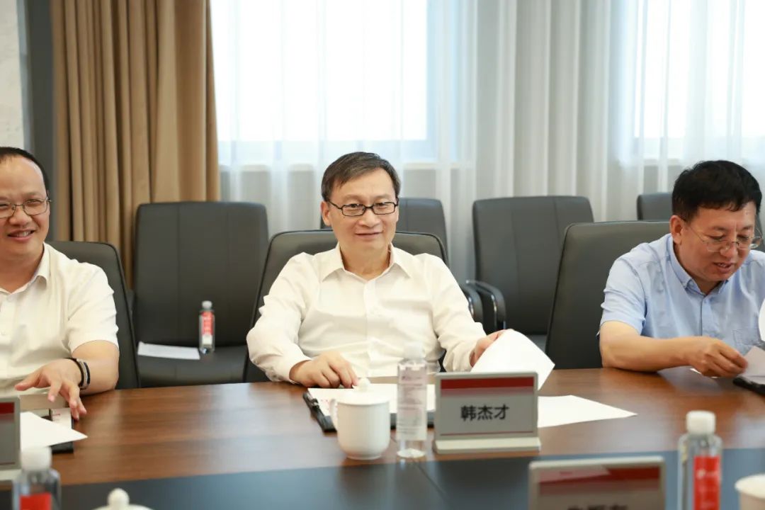 中国科学院院士、哈尔滨工业大学校长韩杰才一行莅临凯时网址考察指导